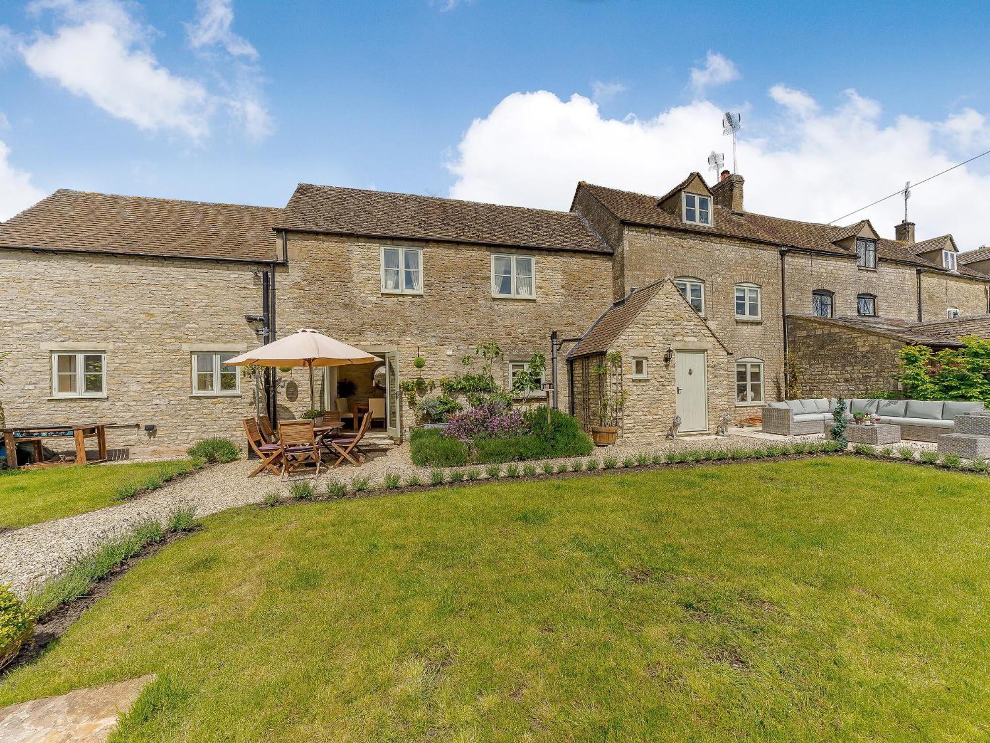 The Clock House Villa Bisley  Buitenkant foto