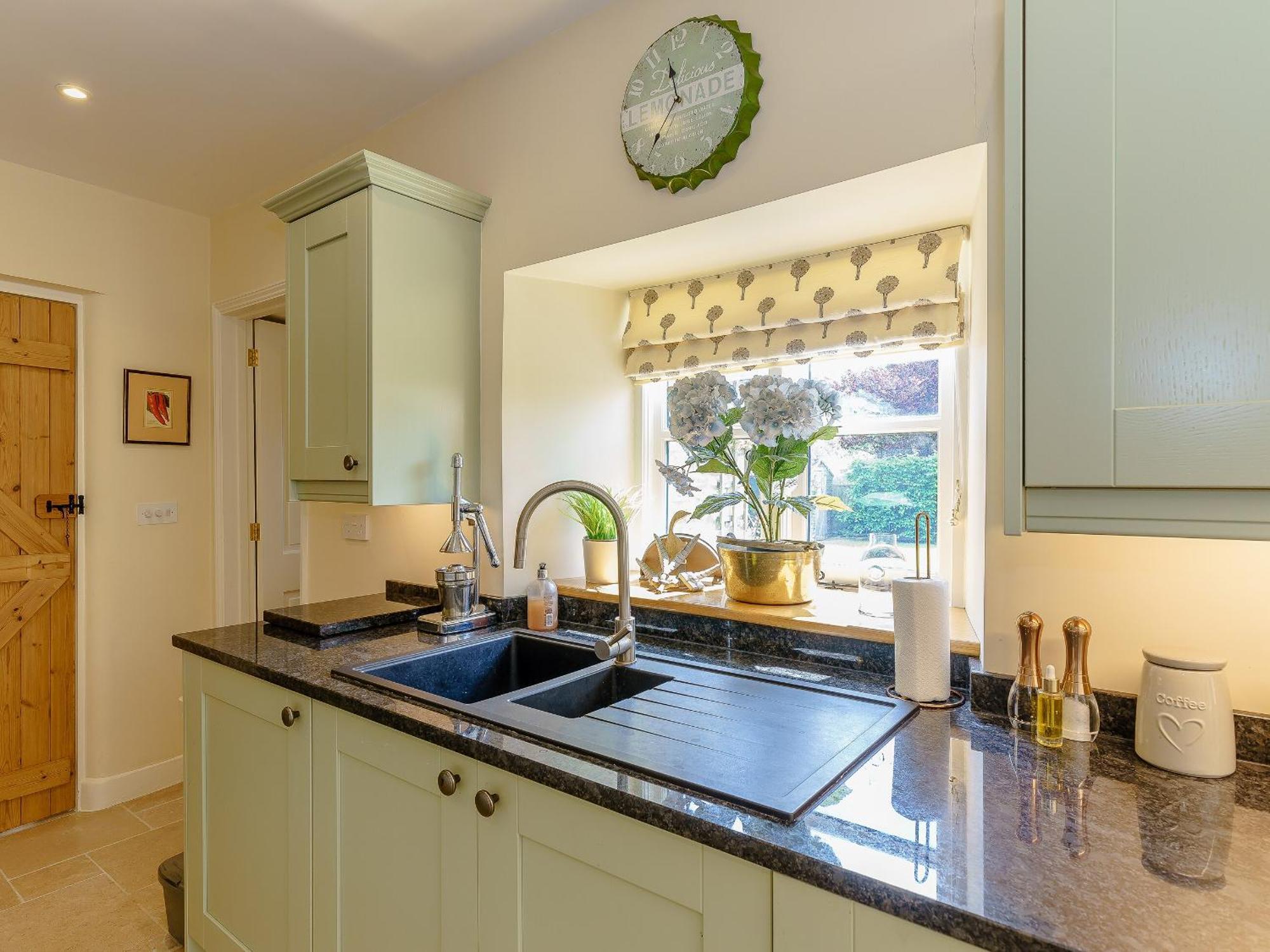 The Clock House Villa Bisley  Buitenkant foto